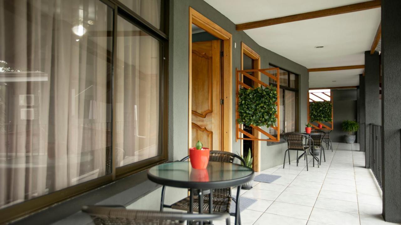 Coati Arenal Apartahotel